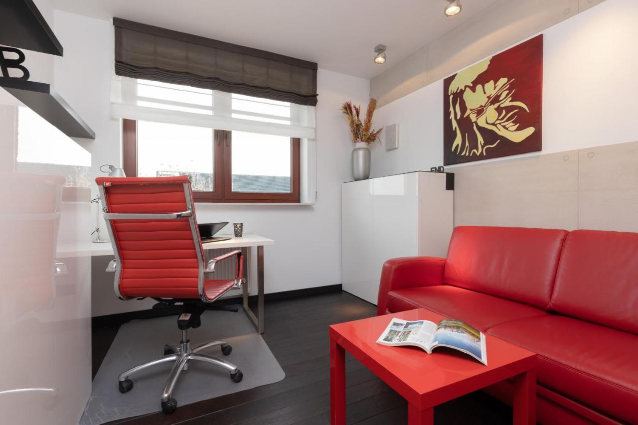 Warsaw Srodmiescie Riverside Three-Bedroom Apartment By Renters Kültér fotó
