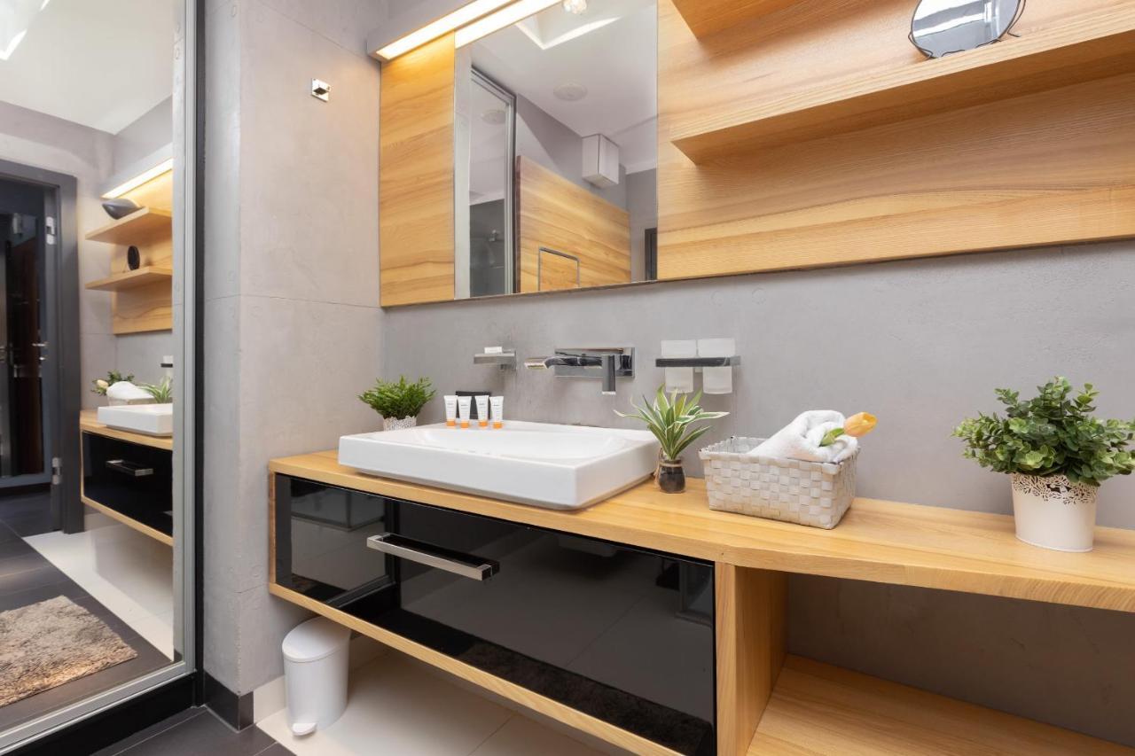 Warsaw Srodmiescie Riverside Three-Bedroom Apartment By Renters Kültér fotó