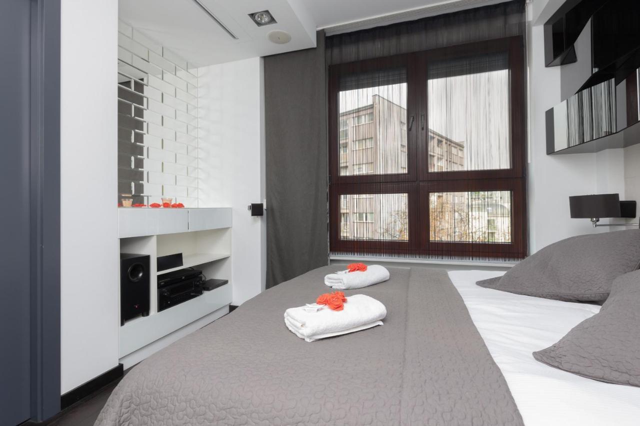 Warsaw Srodmiescie Riverside Three-Bedroom Apartment By Renters Kültér fotó